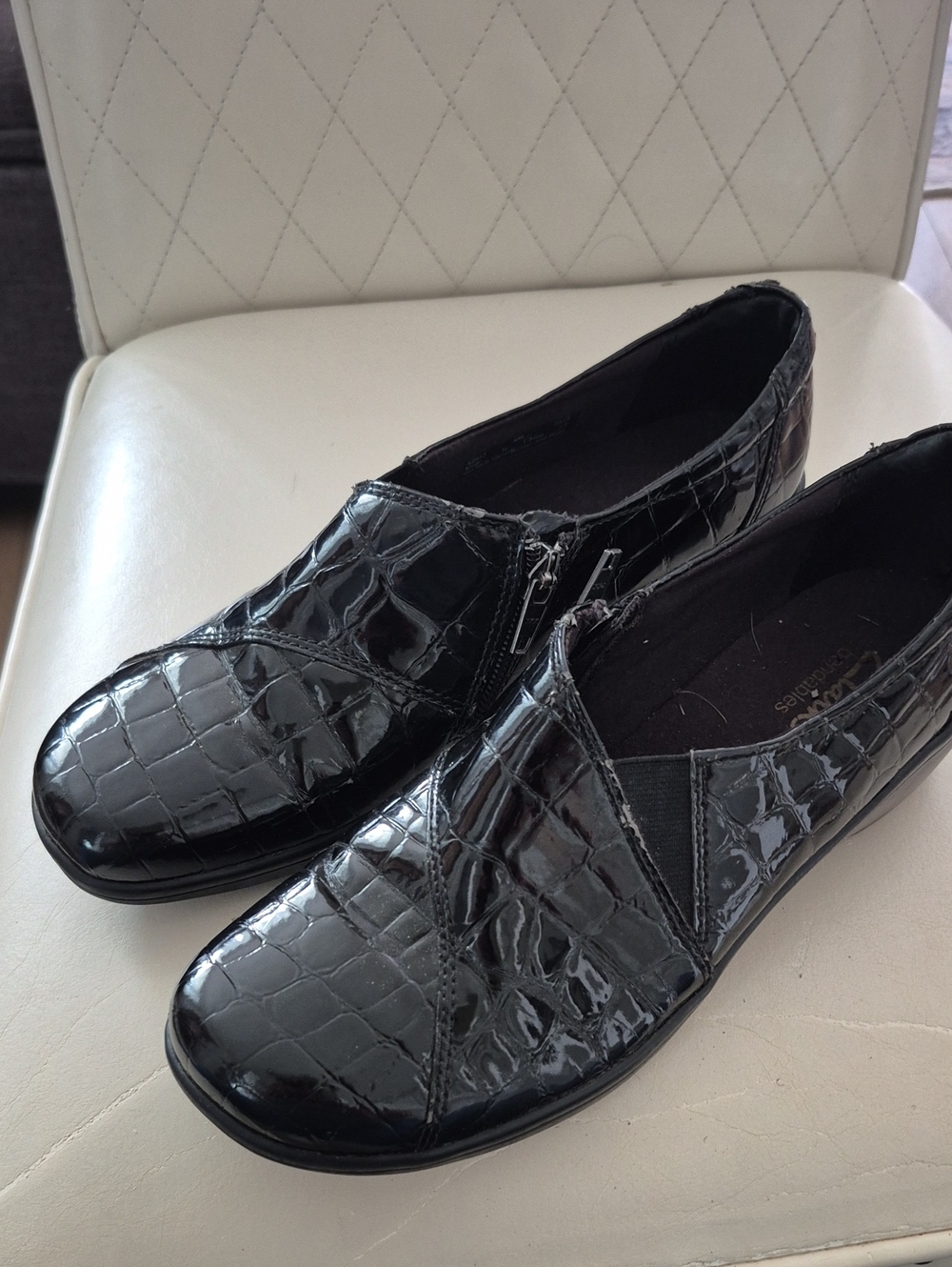 Clarks Bendables Black Faux Patent Croc Texture Shoes 8